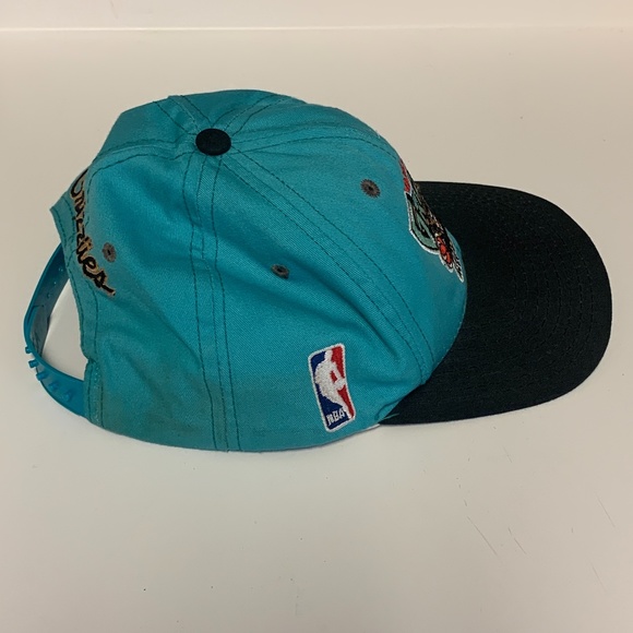 Vintage Men’s 90s Vancouver Grizzlies SnapBack hat - Picture 2 of 5